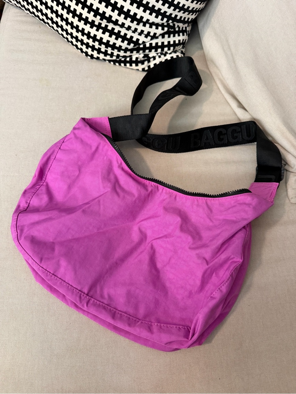 Baggu Pink crescent bag - medium